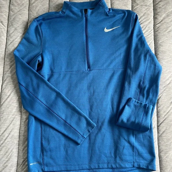 Nike AeroReact Golf Pullovers in Coral, Blue, and Gray - Picture 4 of 8